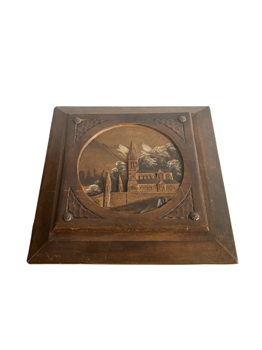 Sottopentola in Legno Intagliato con Carillon – Souvenir Raffigurante Lourdes