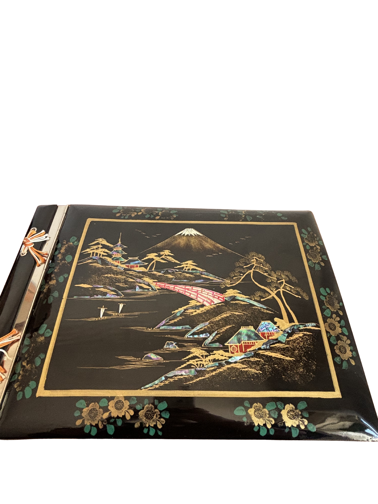 Album fotografico giapponese con carillon e iridescenze decorative