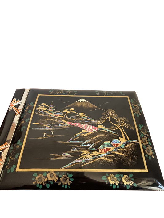 Album fotografico giapponese con carillon e iridescenze decorative