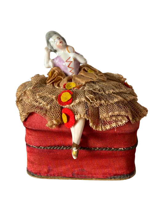Scatoletta con Mezza Bambola – Collezionismo d’Epoca e Eleganza Vintage (Prima metà del '900)